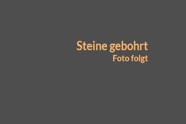 Steinturm Steine gebohrt und gestapelt